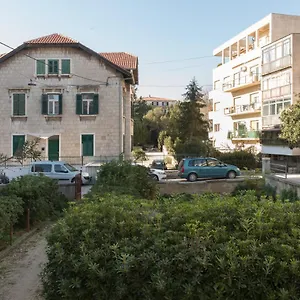 Pensión Lucia, Split