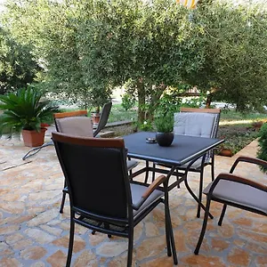 https://apartment-mira-trogir.hotels-in-trogir.com