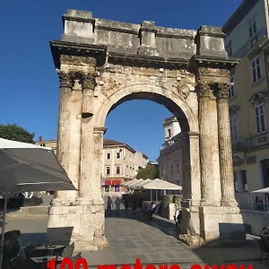 https://top-center-low-budget-doublebed-room.in-istria.net