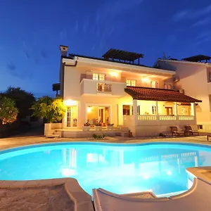 https://apartments-villa-marnii.hotelinzadar.com