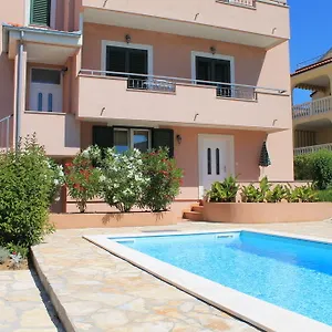https://apartments-lara-luka.hotelinzadar.com