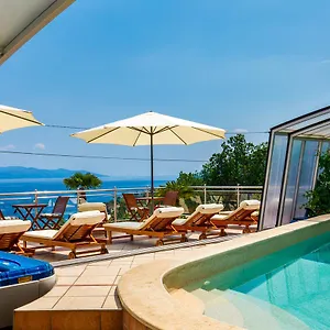https://villa-roses-apartments-wellness.primorje-gorskikotar.com