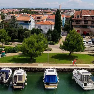 https://villa-benelux.hotelinzadar.com